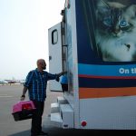 Jackson Galaxy loading kittens into OHS vehicle